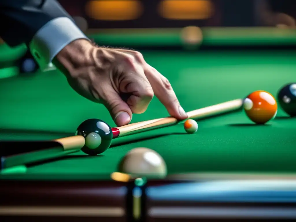 Un jugador de billar profesional enfoca intensamente la bola, mostrando las técnicas de dosificación de fuerza en una toma crucial.