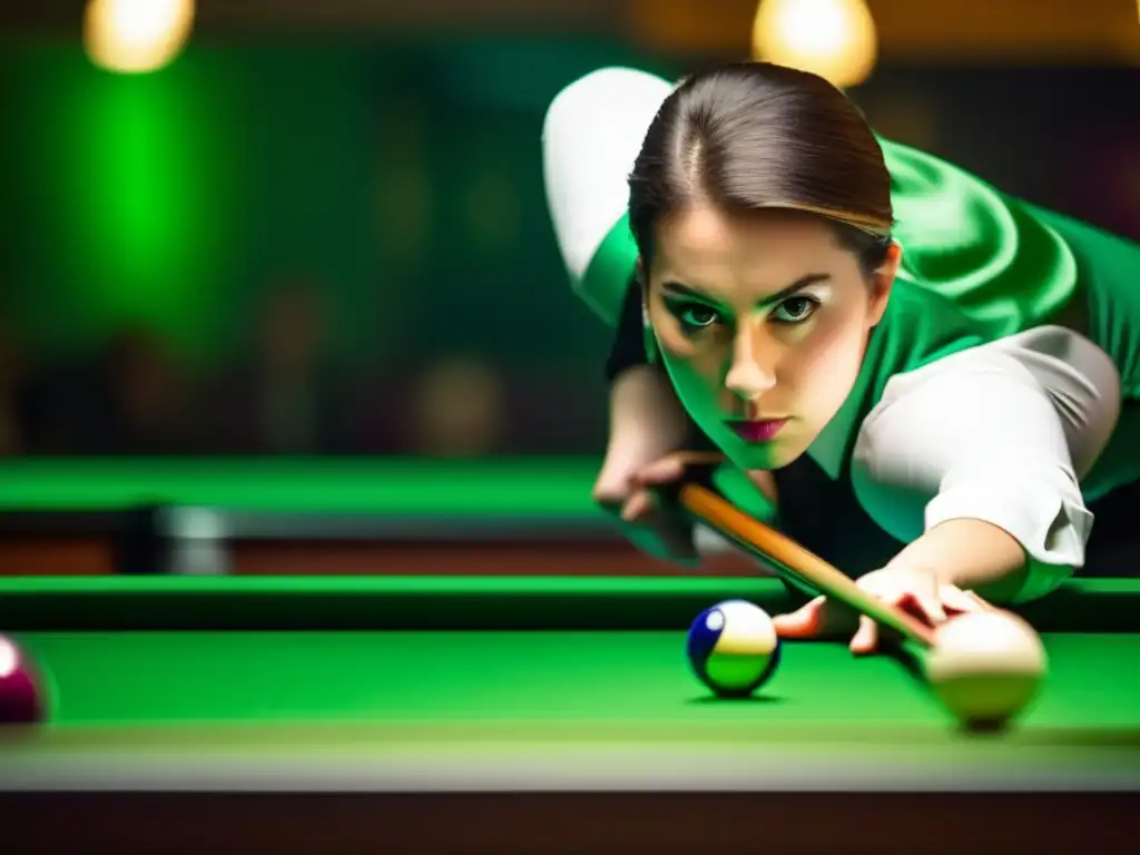 Una jugadora de billar enfocada en la bola, representando la presencia femenina en la industria del billar.